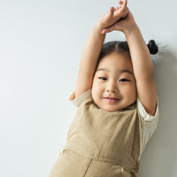 A Guide to Choosing Comfortable and Trendy Clothes for Young Children in Singapore’s Tropical Weather